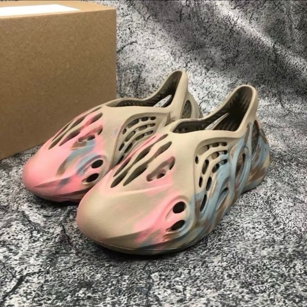 THESE ARE THE NEW ADDIAS YEZZY FOAM RUNNERS